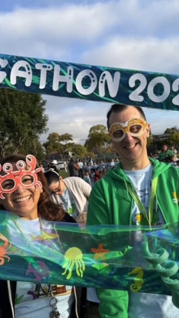 Instagram post: 🐲🏃 Castlemont participated in a 20+ year tradition today...its jog-a-thon. Way to go Dragons! ¡Hoy Castlemont participó en una tradición de más de 20 años... 